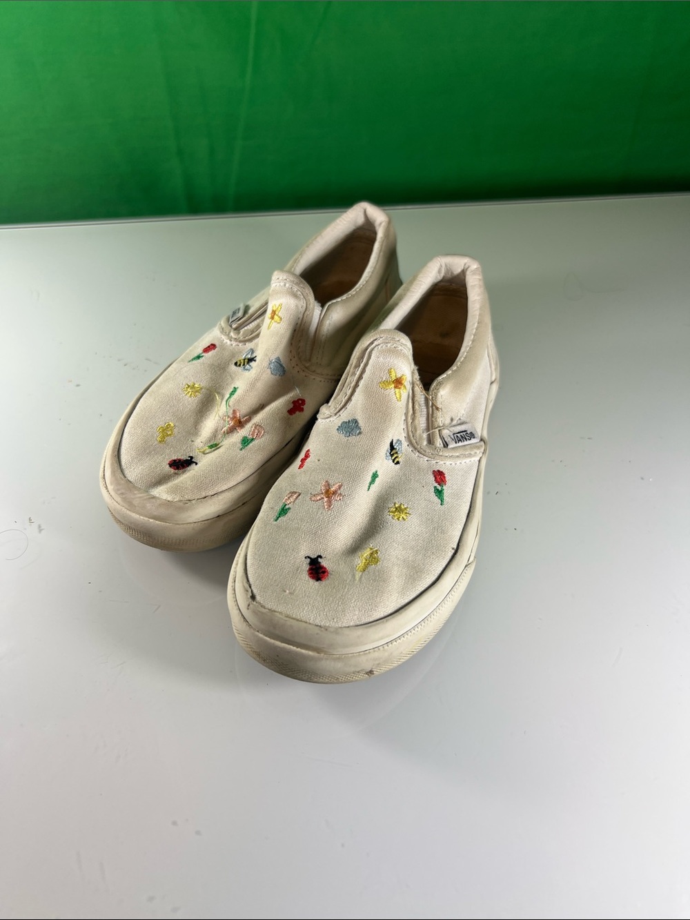 Vans Kids Cream Slip-On Canvas Sneakers with Multicolor Embroidered Bugs